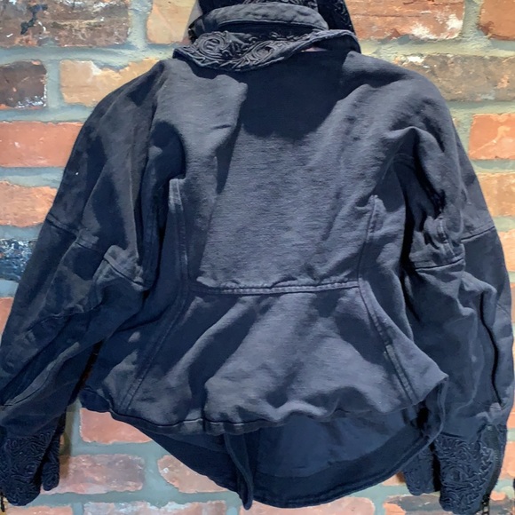 Beautiful fashionable high quality embroidered jacket with design puffy sleeves - Picture 12 of 15